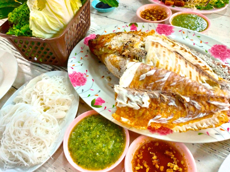魚の塩釜焼きが人気!パタナカン通りのタイ料理屋さんへ行ってきたよ