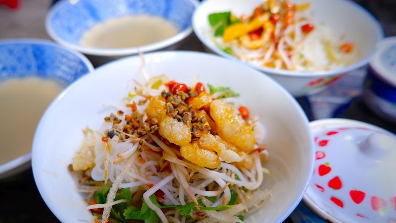 【ベトナム】古都フエの名物料理コムヘン(シジミご飯)でほっこりランチ