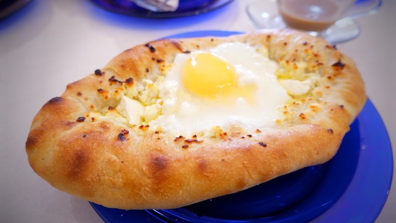 【世界一周】ジョージアの国民食チーズパン「ハチャプリ/Khachapuri」が美味しすぎる!
