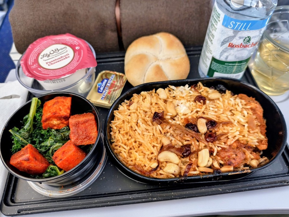 【エティハド航空機内食・搭乗記】EY160/WAW-AUH/ワルシャワ-アブダビ